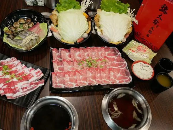 【新北蘆洲/火鍋】藥膳湯頭大推這味！超大肉盤絕對夠吃！飯後明治冰淇淋吃到飽~魏大爺火鍋店