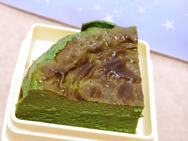 重乳酪版本的小山園抹茶巴斯克《wacha 抹茶甜點工作室 》
