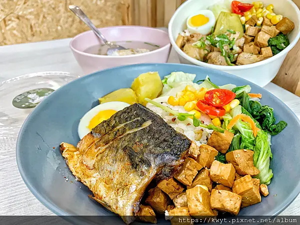 【台中南區健康便當】裏享餐盒。低碳飲食好選擇，少油少鹽低卡餐盒也可以吃得很豐盛！裏享餐盒菜單