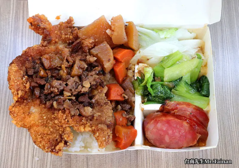 台南自助餐／中午限定只賣2.5小時／限量供應晚來吃不到／當天備料現做現賣／夾好夾滿佛心價／小資族月底不用再吃土