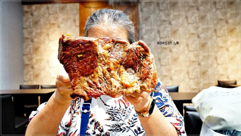 【晴光商圈牛排】湘湘牛排／中山國小捷運～CP值超高的牛排館，現在點排餐就贈送酥皮濃湯，份量大、價格親民，飲料跟冰淇淋可以無限暢飲