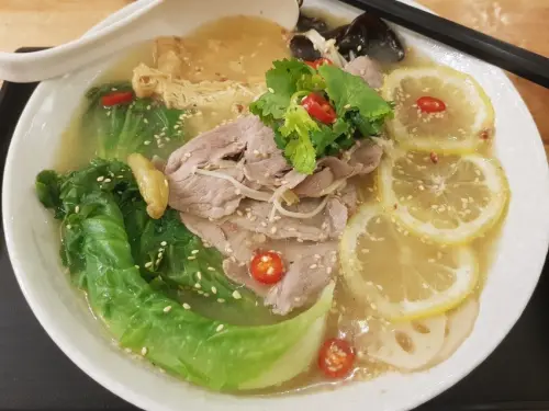 【桃園龜山】龜山長庚巷弄間，不是早餐店，店名卻像在賣早餐的客家麵館-記得吃早餐