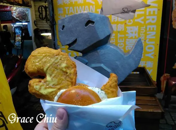 恐龍麵包／恐龍起士蛋～造型逗趣可愛，恐龍來啦！(萬華．西門町)(西門店已歇業)