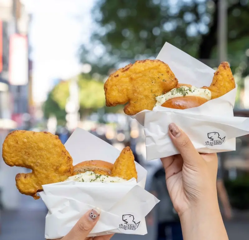 【恐龍麵包】超夯排隊打卡美食｜捷運西門站六號出口-這麼可愛怎麼可以吃恐龍~