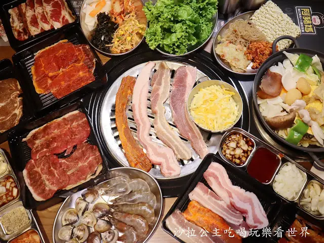 台中排隊名店『阿豬媽(西門店)』插旗西門町/韓式烤肉/火烤兩吃雙重享受/台北吃到飽