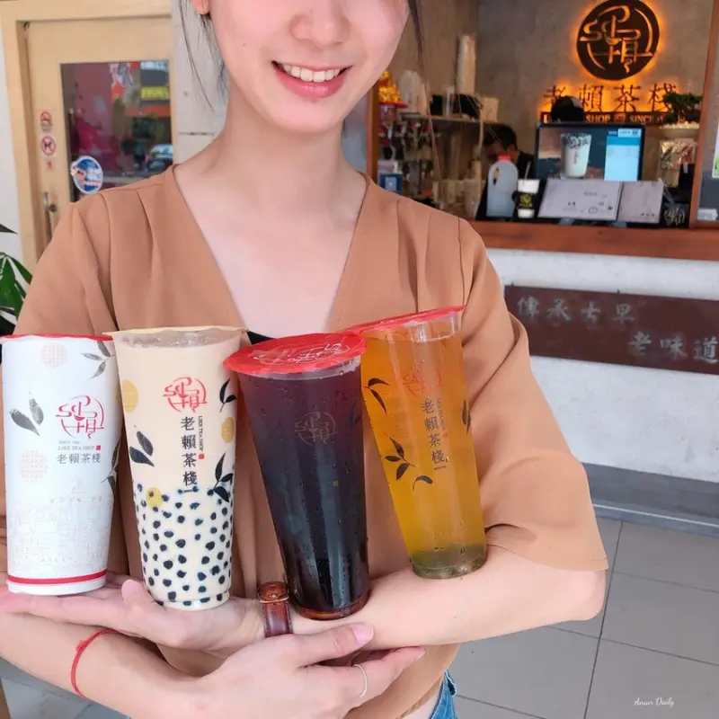 | 高雄美食 |台中必喝的古早味紅茶老店/青草茶退火也很讚/老賴茶棧-鼎中店