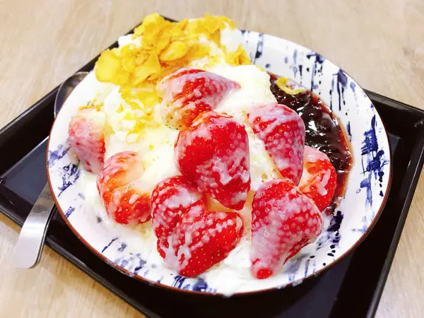 ||吃。台北|| 杏福冰館 好吃草莓冰的清新風格冰館