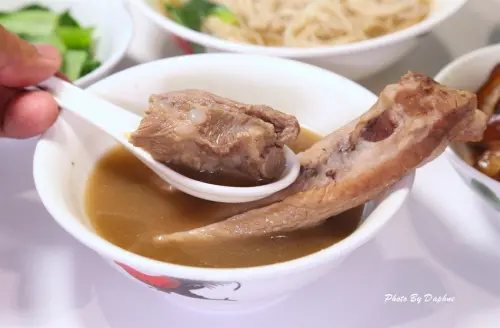 桃園大江購物中心美食 新加坡黃亞細肉骨茶 肉質鮮香茶湯味濃 肉骨茶湯免費喝到飽