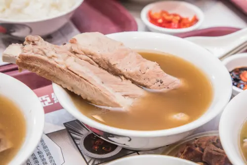 [桃園中壢]新加坡超人氣肉骨茶插旗中壢，香醇胡椒肉骨茶湯無限續超佛！黃亞細肉骨茶-大江店