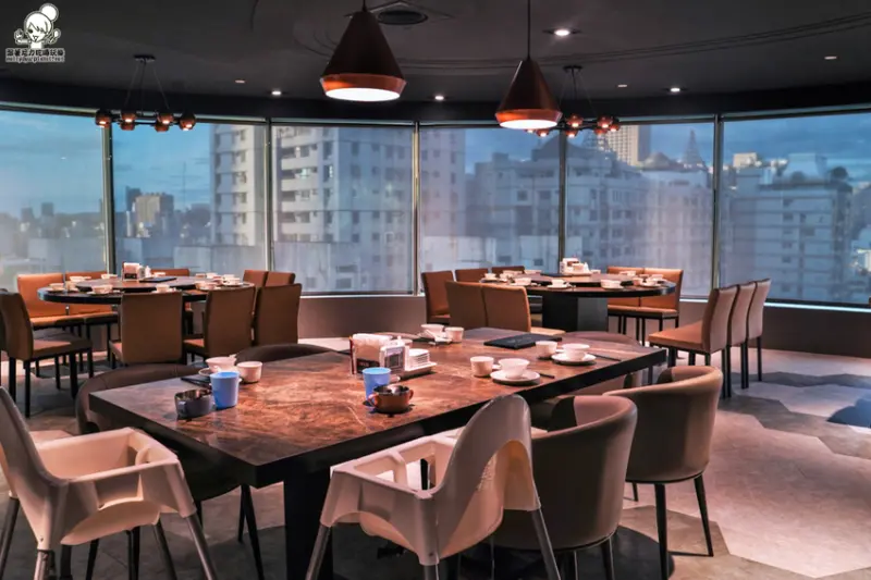 高雄美食烤鴨吃到飽必吃好正點港式飲茶，高樓層景觀聚餐推薦、港點吃到飽 - 跟著尼力吃喝玩樂＆親子生活