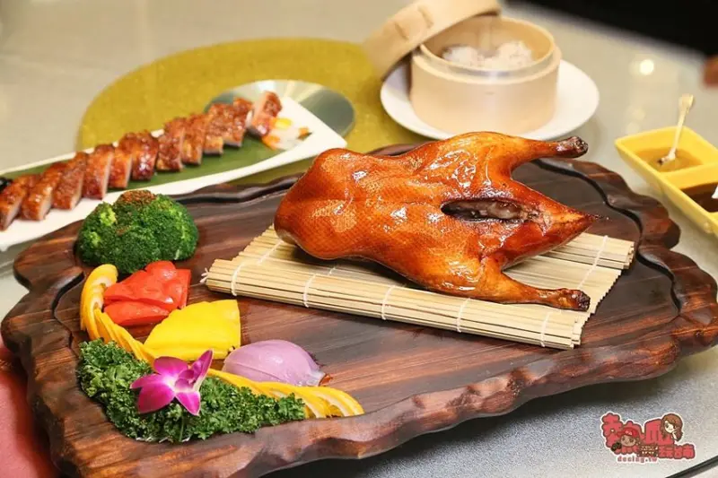 【台南美食】台南隱藏版港式飲茶，這道烤鴨全台南只有這裡吃的到：城旅軒港式飲茶 - 熱血玩台南。跳躍新世界