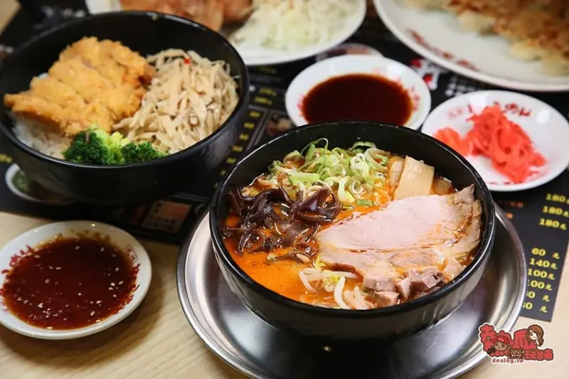 【台南美食】日本九州拉麵在台南，加麵不夠看還要送你吃煎餃：山小屋拉麵店 - 熱血玩台南。跳躍新世界