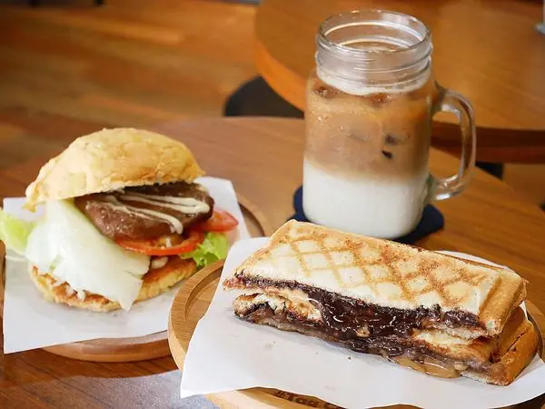 Tag Coffee 塔可咖啡 - 新北中和平價輕食咖啡館，內附WIFI、插座且用餐不限時，點餐搭飲品再折五元