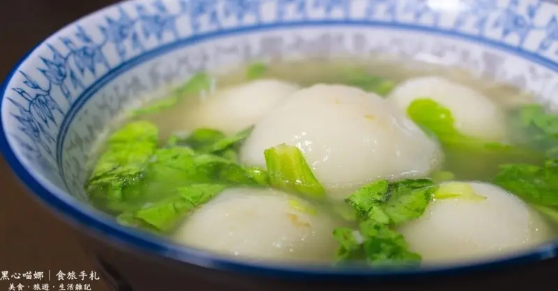 高雄苓雅︱永久八寶冰熱湯圓　光華夜市，秋冬限定超大顆白拋拋幼咪咪鮮肉湯圓！！