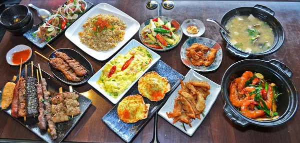 【基隆美食】在地人激推！七年級(安樂店) 美味燒物、下酒快炒 轉角的深夜食堂