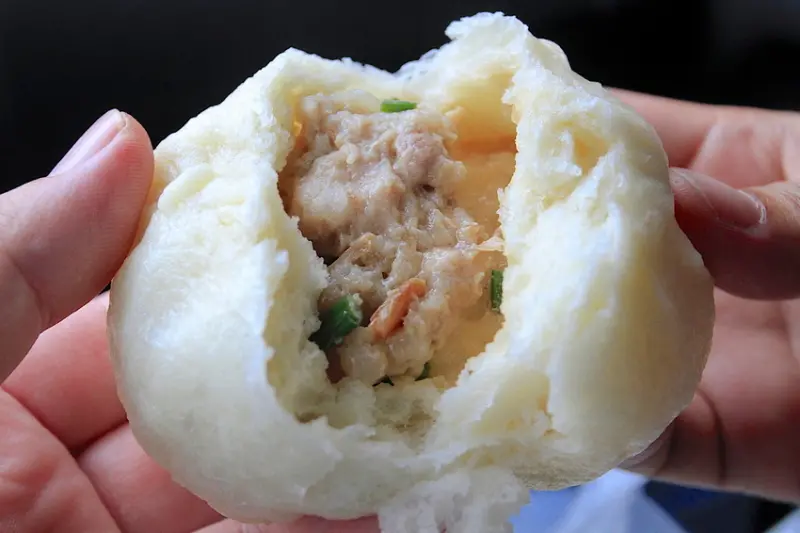 吃。高雄｜阿蓮區。 想要臨時來購買應會敗興而歸，建議要打電話預購，麵皮軟Ｑ又彈牙很美味，豬肉內餡很入味不油膩「丹純古早味包子饅頭」。