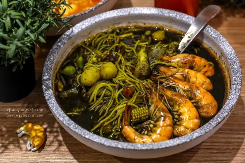 竟然有可以喝湯的義大利麵！晚餐時間生意好好，在地人也推薦！桃園義匠義式湯麵-南平店，