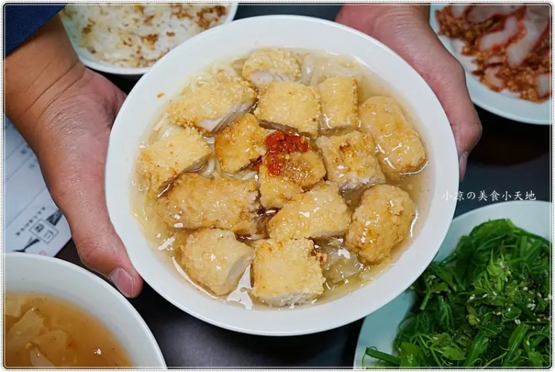 仁傑土魠魚羹║內行人才會知道的隱藏版小吃，來自南部口味，現炸酥脆厚實土魠魚羹，銅板美食全部都在這!!