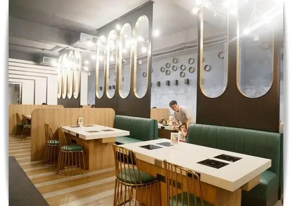 好美的「熾嗑手路私房火鍋」暖呼呼的麻油烏骨雞、燒酒雞。