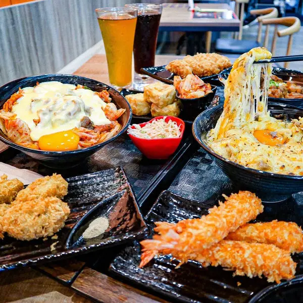 (桃園藝文特區)新丼創意丼飯 桃園美食藝文特區美食推薦/28種台日韓風格創意丼飯 邪惡起司超牽絲 火山熔岩起司超滿足