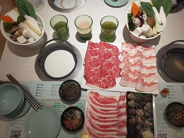激推平價東區涮涮鍋-台北捷運忠孝敦化站美食推薦"1+1鍋物"平價小火鍋~單品價位卻能同時擁有雙主餐的美食火鍋!!