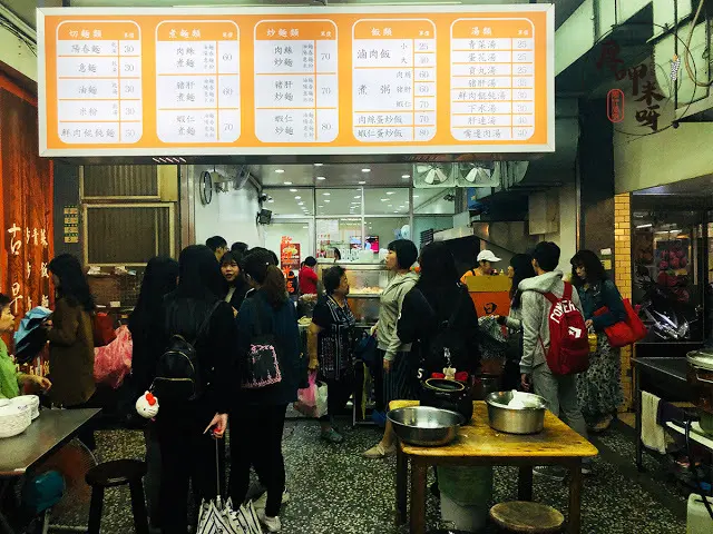 【厚呷米呀│新北三重】 古早味小吃店 超級隱藏版連店名都很低調之高手在民間/先不提炒功十足鍋氣滿滿的炒麵炒飯/第二男主角有點油又不會膩的搶手白斬雞慢來只剩空盤/還有招牌豬肝沒吃到捶心肝好期待下次再訪