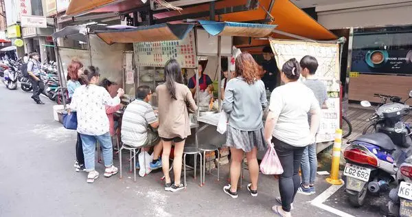 【台北美食】遼寧街路口米粉炒-美味又迷人的路邊攤美食小吃店