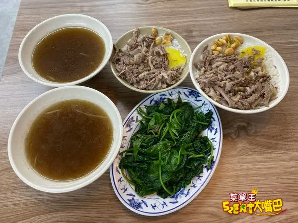 台中南屯美食當歸鴨》斗六門當歸鴨菜單價位大公開！南屯必吃在地小吃餐廳美食~推薦鴨肉飯、當歸鴨腿麵線、乾下水。