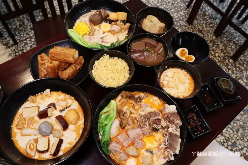 這間蒙古麻辣滷味搞得跟小火鍋一樣！新竹竹北宵夜美食推薦麻子辣蒙古麻辣燙，內用免費暢飲料 - ㄚ綾綾單眼皮大眼睛