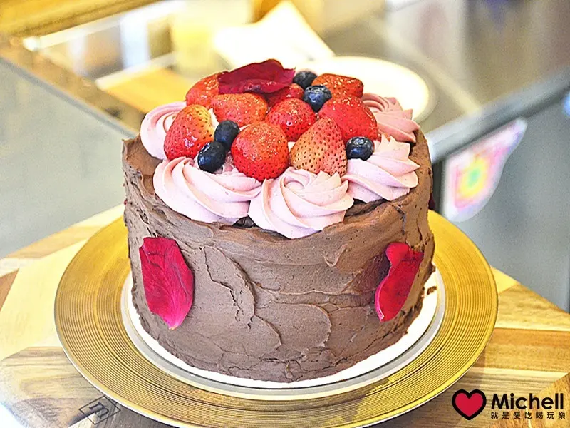 ❤️甜點❤️東京巴黎甜點南京店：鎮店之寶巴黎燒燉布蕾，網購必吃的蛋糕，首次實體店面，推出超多款人氣蛋糕，超人氣彌月蛋糕！玫瑰生可可必推！（近松江南京站附近甜點店）！！