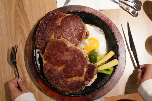 【台北美食】人从众厚切牛排 復興店｜比臉大牛排｜雙拼｜麵包湯品吃到飽