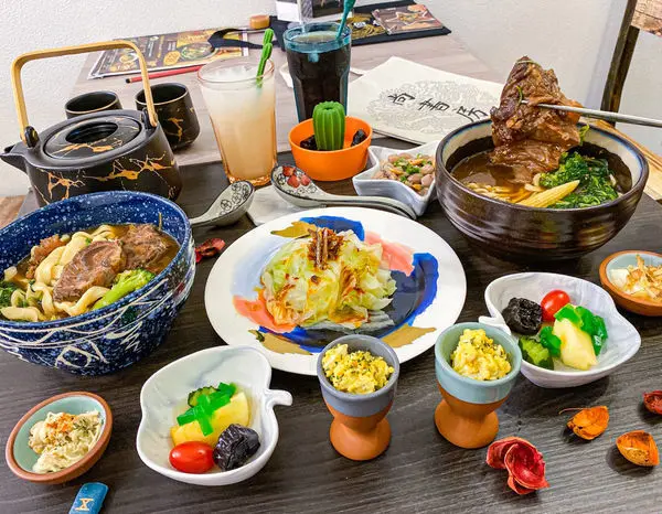 (台北大安站) 牛脾氣-參瑟藝翔食佐宮坊 一頭牛只做六碗頂級牛肉麵 四維路牛肉麵推薦 質感藝術風格 精緻麵食每口都是幸福