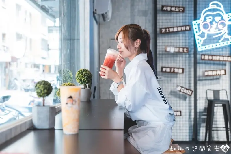 【台中西區】當芝士奶蓋遇上港式飲料，蹦出視覺味覺雙享受！向上市場周邊熱門IG打卡飲品『想不到吧飲料店-芝士奶蓋專賣』