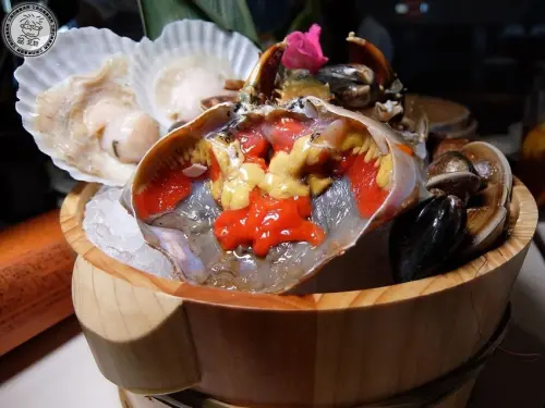 [鍋物．秋蟹]阿基師的海陸雙饗火鍋開賣啦！高貴不貴的高CP值火鍋而且加價一千就立馬升級成龍蝦．阿基師潮餐廳ｘ福容大飯店 淡水漁人碼頭