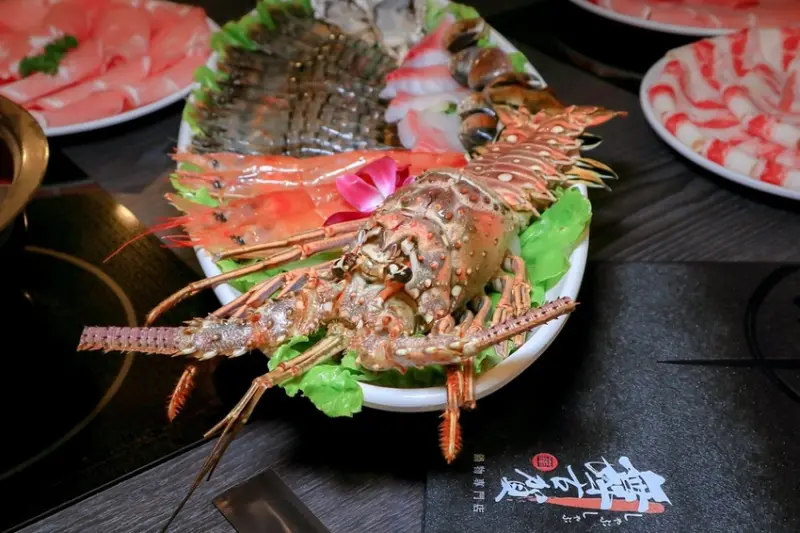 【高雄平日火鍋吃到飽】舞古賀涮涮屋天祥店：痛風蝦爆套餐澎派又新鮮，平價高級肉。