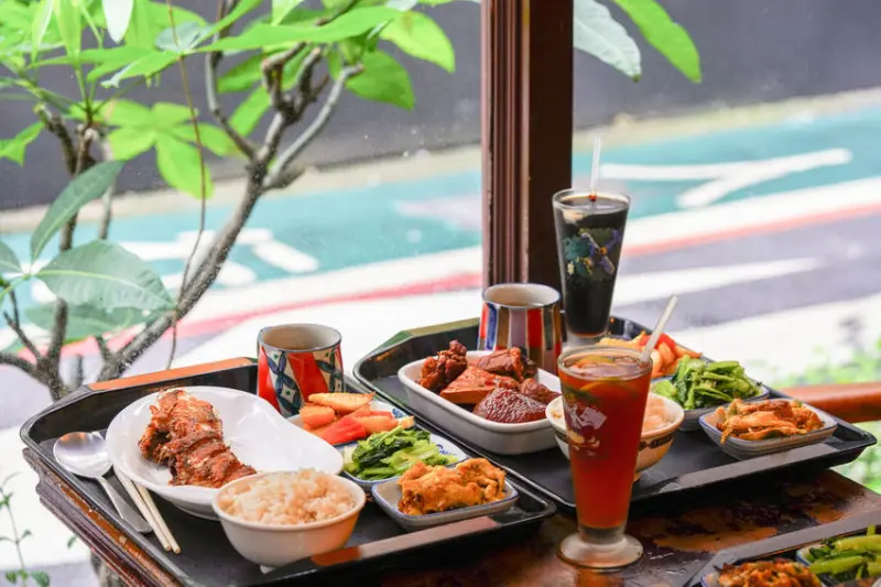 台北咖啡廳 優の珈琲『優咖啡』X魔王 台北中山區 經營20多年的台式老咖啡廳 午餐套餐很推薦 捷運中山站 內文有店家資訊