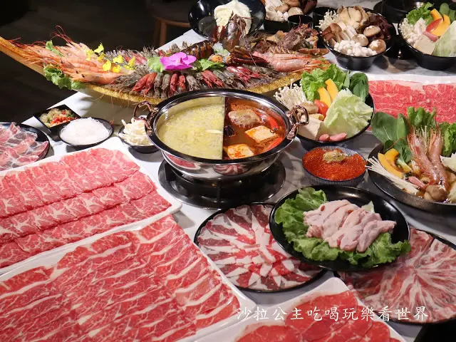 台北火鍋激推！超浮誇爆滿料火鍋『丼賞×嗨蝦蝦林森旗艦店』60盎司超大肉盤套餐.百蝦龍蝦鍋等你來挑戰.冰淇淋飲料味增湯吃到飽