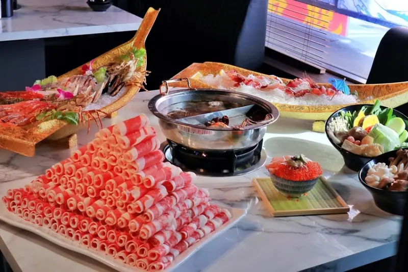 【台北火鍋】丼賞和食+嗨蝦蝦林森旗艦店，浮誇的海陸大餐及100盎司重量級肉山，完全不怕你吃 /台北聚餐推薦