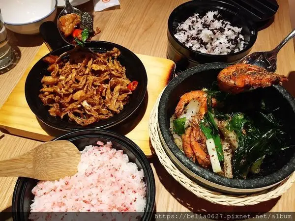 高雄美食【時時香RICE BAR】集結川台粵的瓦城泰統集團旗下店，獨特配方製作的中式名菜，熟悉卻又令人驚艷~