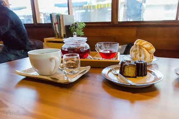 宜蘭南方澳咖啡下午茶-與潮珈琲，靜靜地在這個街角，看著左手的繁華與右手的沉靜。
