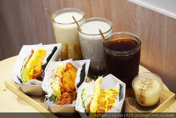 【2020竹北早午餐推薦】米咕家日式飯糰，手做沖繩飯糰，現點現做，七味唐揚雞腿握飯糰，微辣好飽足！