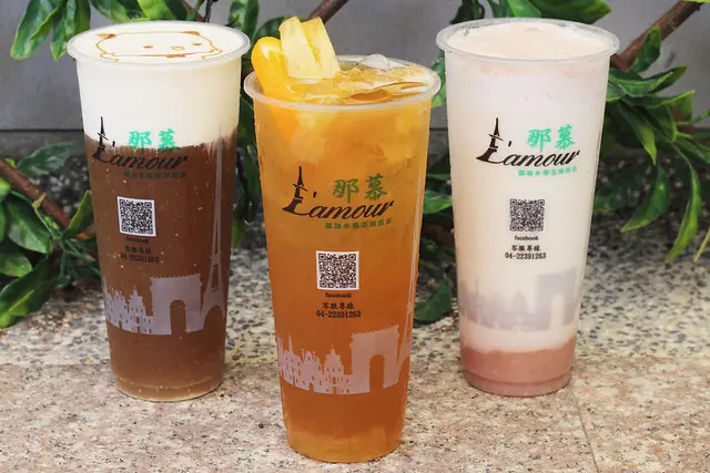 台中美食｜Lamour那慕 慕斯水果茶專賣軍福總店-奶蓋飲料印上精緻圖片，吸睛指數爆表