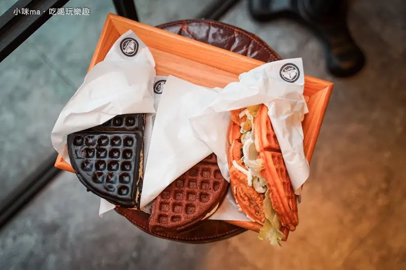 黑瓦鬆餅 Heywow  ▏使用東海鮮乳製作 不加一滴水 超過40種甜鹹鬆餅任你選。竹北人氣鬆餅名店/竹北下午茶推薦。近繩索公園、厚食聚落