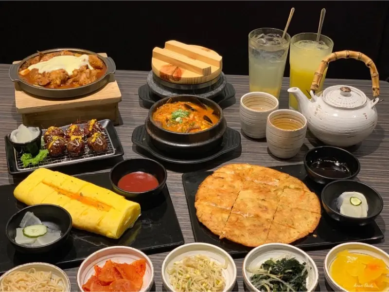 | 高雄美食 |無限供應五種小菜/超愛豆腐鍋很嫩很好吃/玉豆腐韓國家庭料理