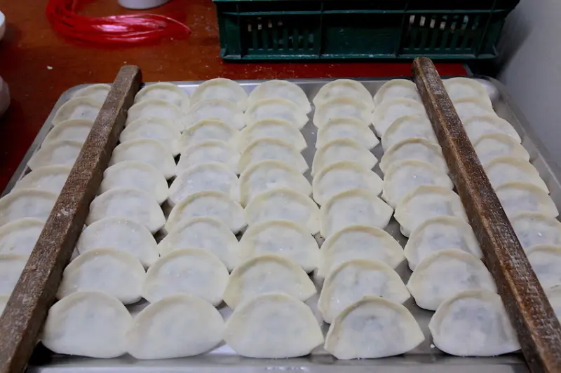 吃。高雄|苓雅區|宅配或到店自取，專賣生水餃，整體口感很美味定價較偏貴「尚宏水餃名店」。