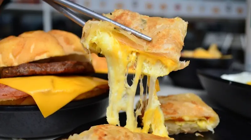 台中美食_早安山丘-台中三民店│中區早午餐推薦！爆漿乳酪起司蛋餅超療癒~ - 愛伊特candy的分享樂園