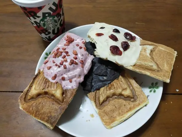 "台北中山地下街美食"推薦-鯛可頌繽紛脆*黑巧OREO*草莓巧克力  *白巧蔓越莓口味餅乾!!