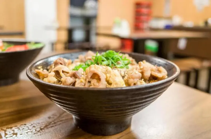 滝神平價生魚片丼飯 價格平實．誠意滿滿的日式丼飯