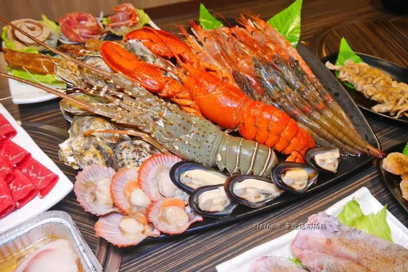 吃。新北新店《燒肉眾 精緻炭火烤肉 新店安康店》奧汀牛&鹿兒島A5和牛吃到飽，還有多種吃到飽價位任君選擇喔。新北燒肉吃到飽推薦。新店燒肉吃到飽推薦