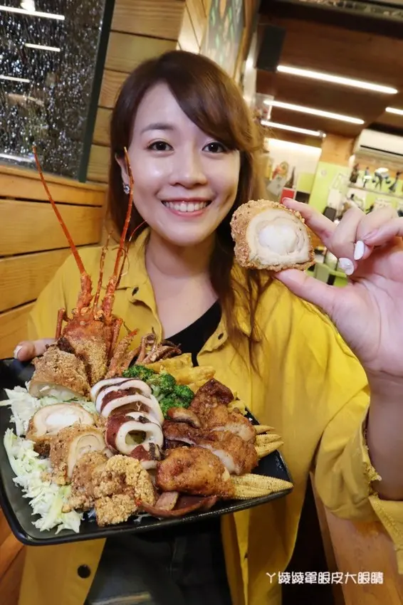 全台只有新竹這三家阿力吃得到！整隻龍蝦包進雞排，竹北鹽酥雞推薦阿力香雞排竹北文興店！還有啤酒機冰淇淋機- ㄚ綾綾單眼皮大眼睛